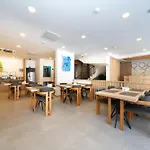 Skykhan 酒店