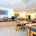 Skykhan 酒店 *