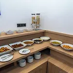 Skykhan 酒店 *